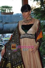 Candice Pinto at Amara showcases Shyamal Bhunika_s new collection in Amara on 20th Jan 2011 (17).JPG